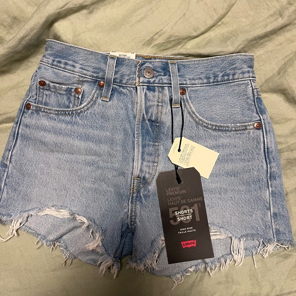 NWT Levi’s 501 shorts size 24 - Picture 1 of 3